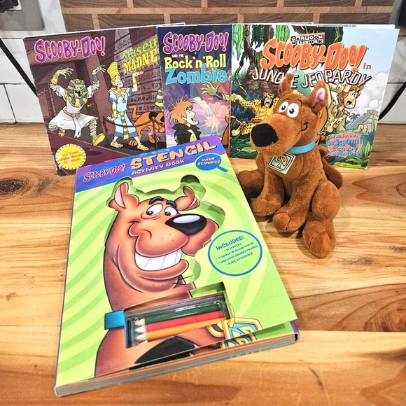 Scooby Doo Paperback Storybooks, Stencil Set & Plush Bundle - Picture 1 of 11